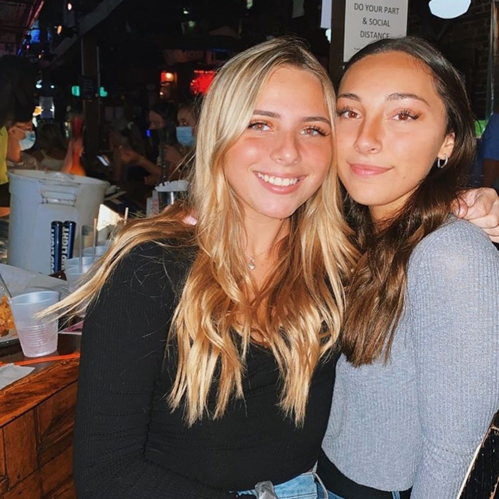 Meet your Posher, Chloe